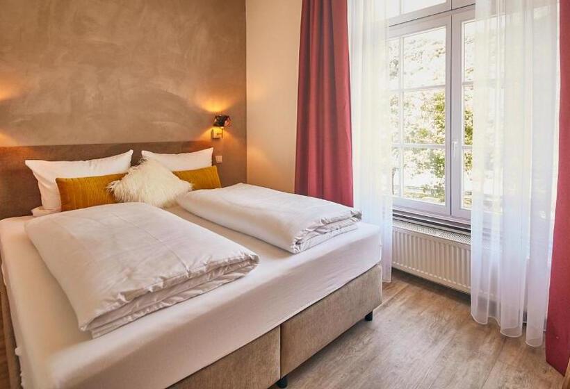 Номер Deluxe, Rochter Land