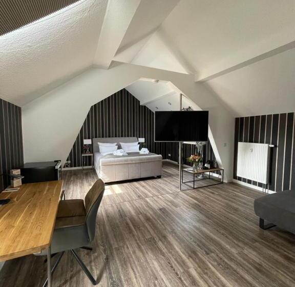 经典四人房间, Zur Altstadt   Am Fuße Der Osterburg Gaststätte, Pension, Fewo