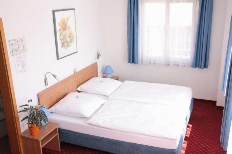 스탠다드 룸, Schillerplatz