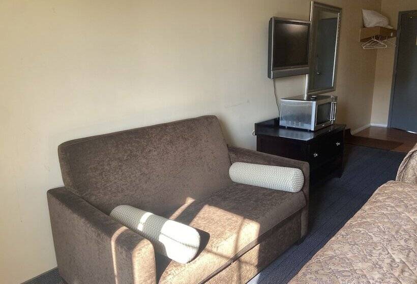 クイーンサイズベッドのスタンダードルーム, Caravan Inn Motel