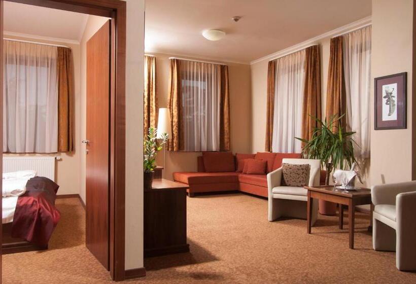 Люкс, Bassiana Hotel Es Etterem