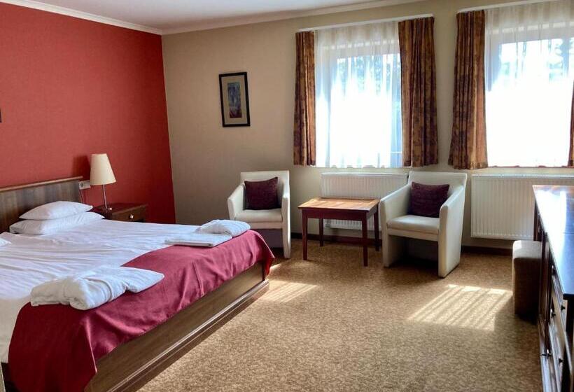 Классический Номер, Bassiana Hotel Es Etterem