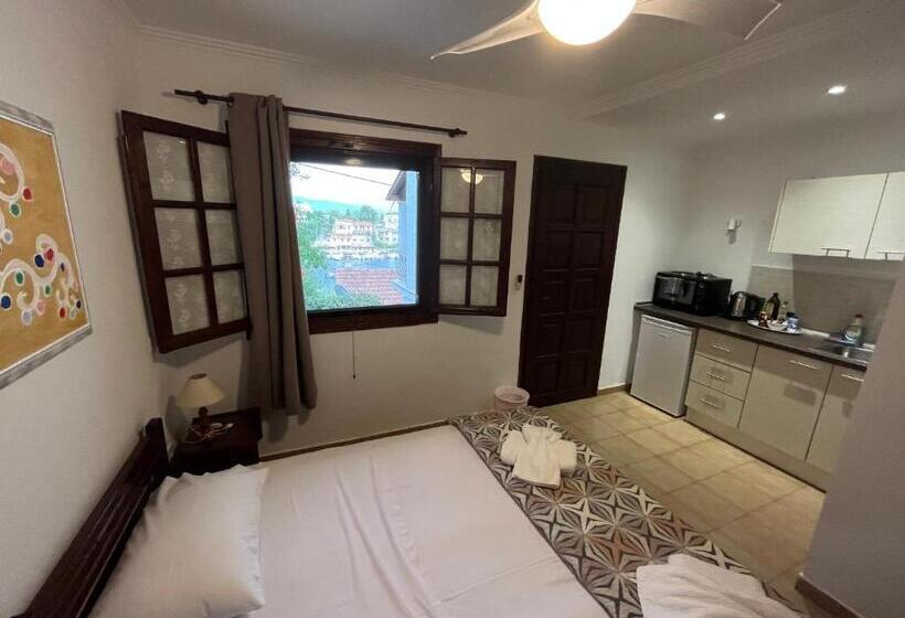 غرفة قياسية مزوَّدة بتراس, Villa Perris Studios