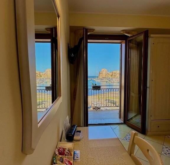 اتاق استاندارد با بالکن و چشم‌انداز دریا, Cala Marina