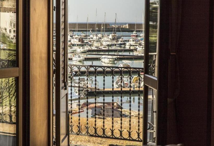 اتاق استاندارد با بالکن و چشم‌انداز دریا, Cala Marina