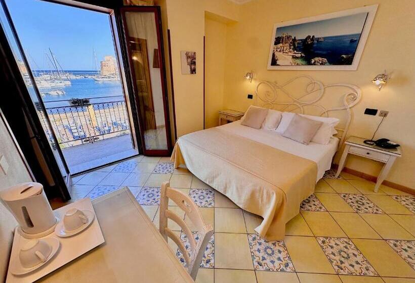 اتاق استاندارد با بالکن و چشم‌انداز دریا, Cala Marina