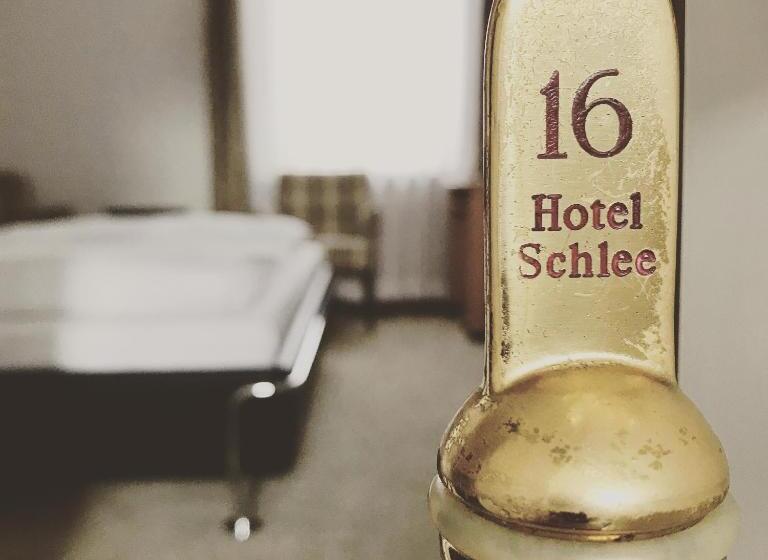 Номер Стандарт, Schlee