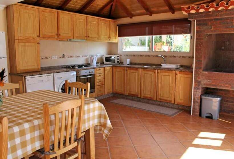 Дом 3 Спальни, Dinis Country Cottage By Our Madeira