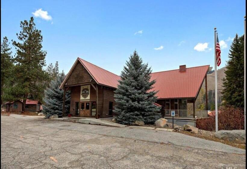 スタンダード４人部屋, Southfork Lodge   Riverside Inn