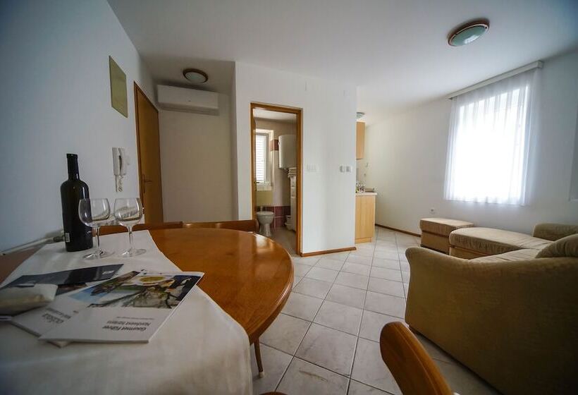Апартаменты 1 Спальня, Apartments And Rooms Degra