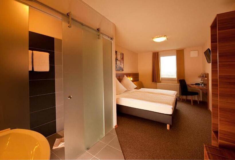 Номер Стандарт Трехместный, Astay Hotel Greding