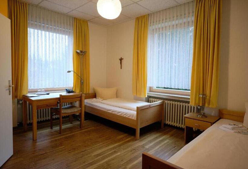 Номер Стандарт, St. Bonifatiuskloster   Geistliches Zentrum