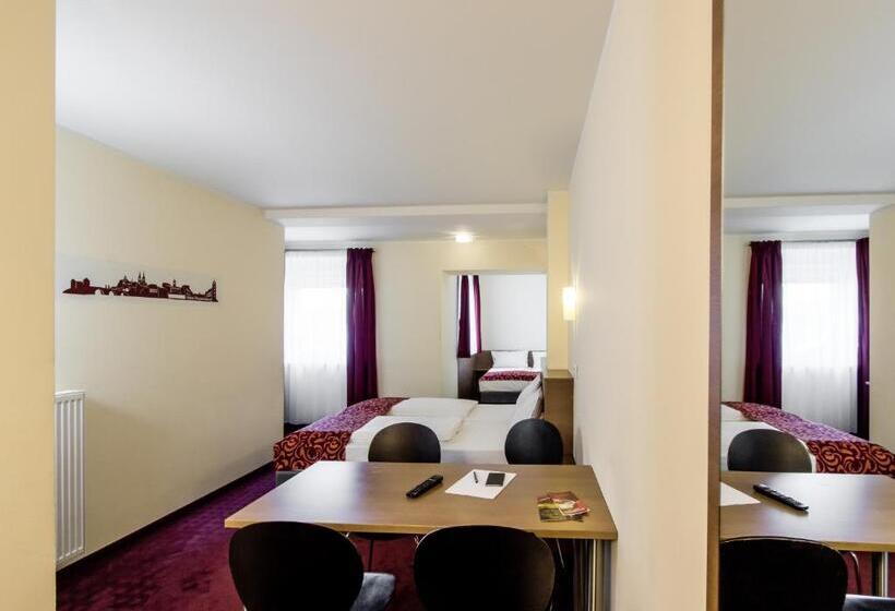 Четырехместный Номер Стандарт, Dream Inn Hotel Regensburg Ost