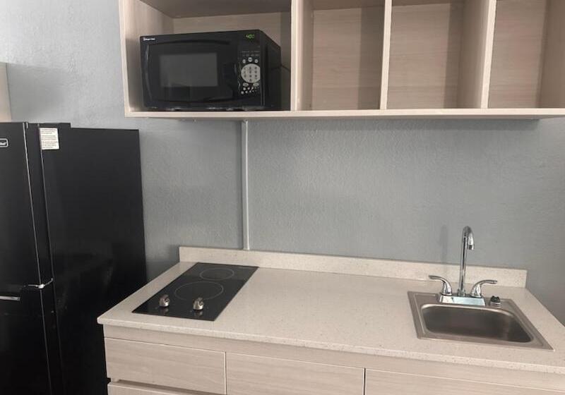 스탠다드 룸 더블 침대 2개, Suburban Studios By Choice Hotels   Award Winning   New 2024   Walk To Eateries & Grocery   Ultra Sp