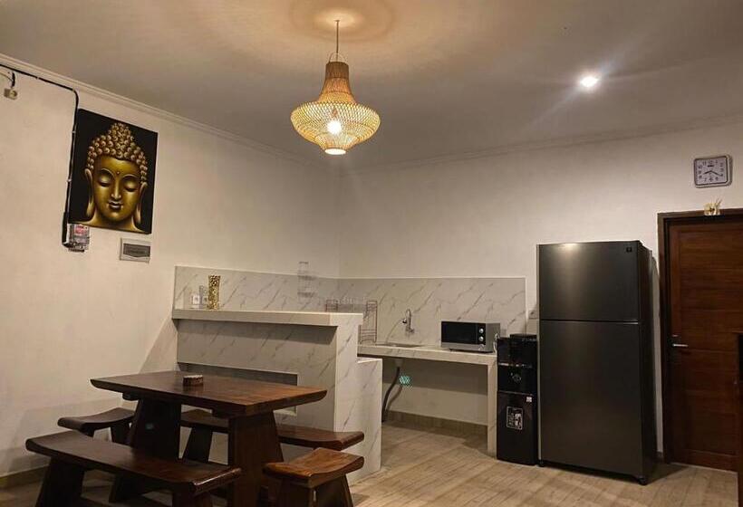 Номер Стандарт с Балконом, Odadi Guesthouse