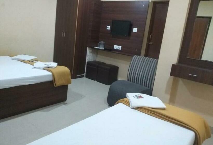 标准三人间, Plaza Guest House