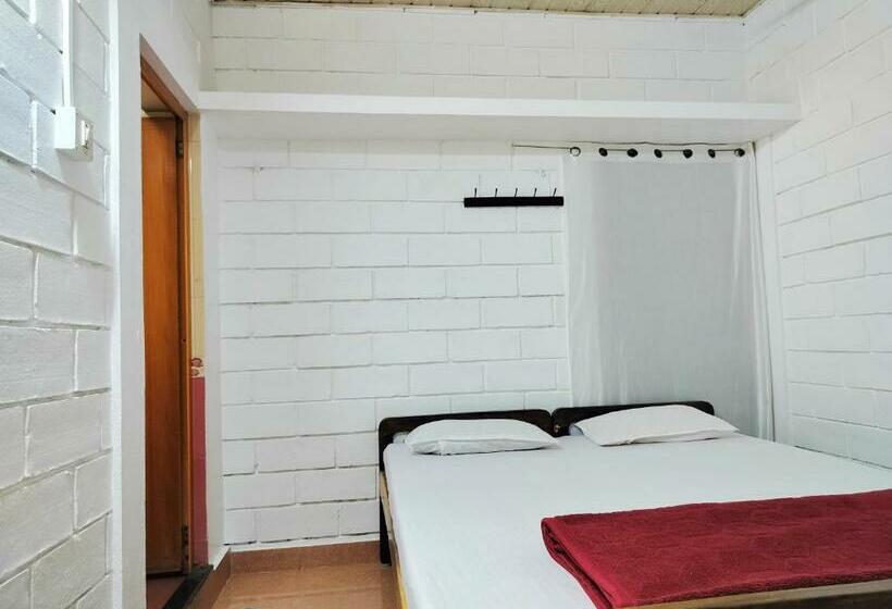 اتاق اکونومی, Trishula Guest House