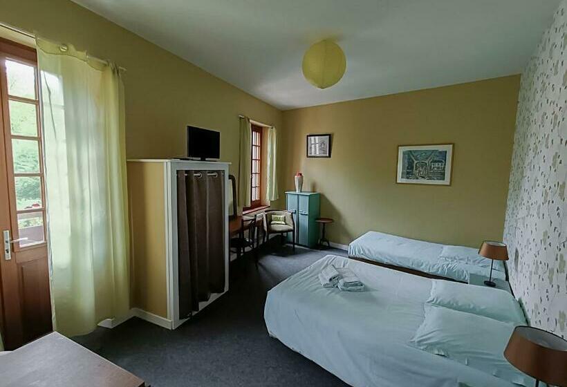Номер Стандарт с Балконом, Hostellerie Du Chateau Bellenaves