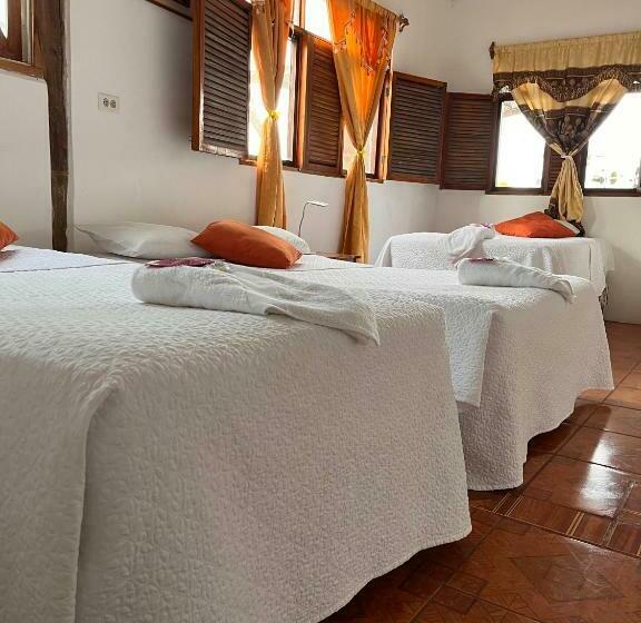 اتاق استاندارد سه نفره, Hostal Las Gardenias
