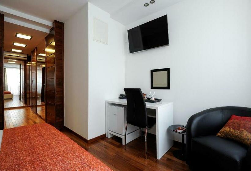 Номер Deluxe, Main Street Studio And Rooms