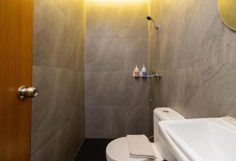 Номер Deluxe, Sans Hotel Suryakencana Bogor