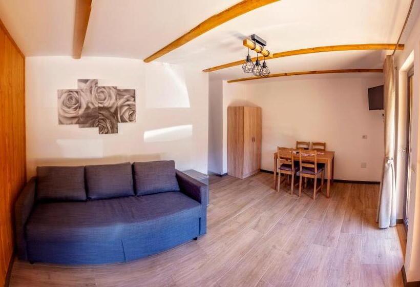 Студия Стандарт, Casa Izvorul Negru Moisei
