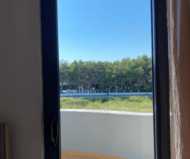 Quarto Triplo Estandar com Sacada, Grey Villa