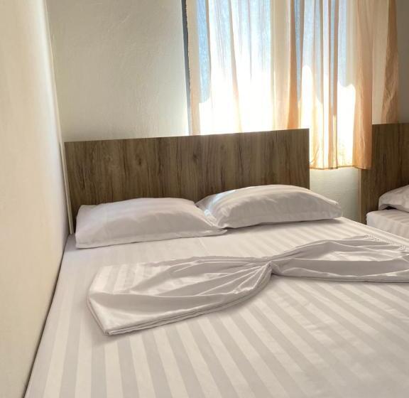 Quarto Triplo Estandar com Sacada, Grey Villa