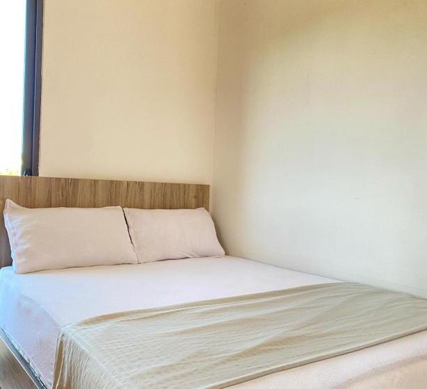 Quarto Triplo Estandar com Sacada, Grey Villa
