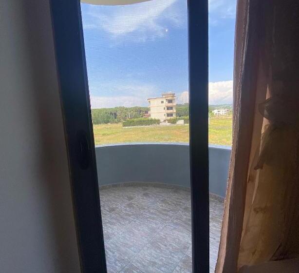 Quarto Familiar, Grey Villa
