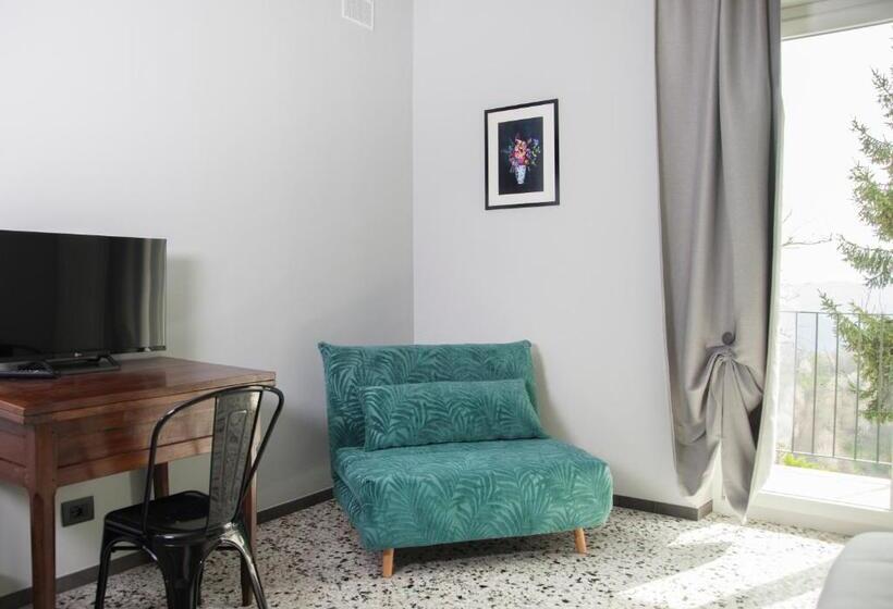 컴포트 트리플 룸, Moncrivel Rooms & Relax