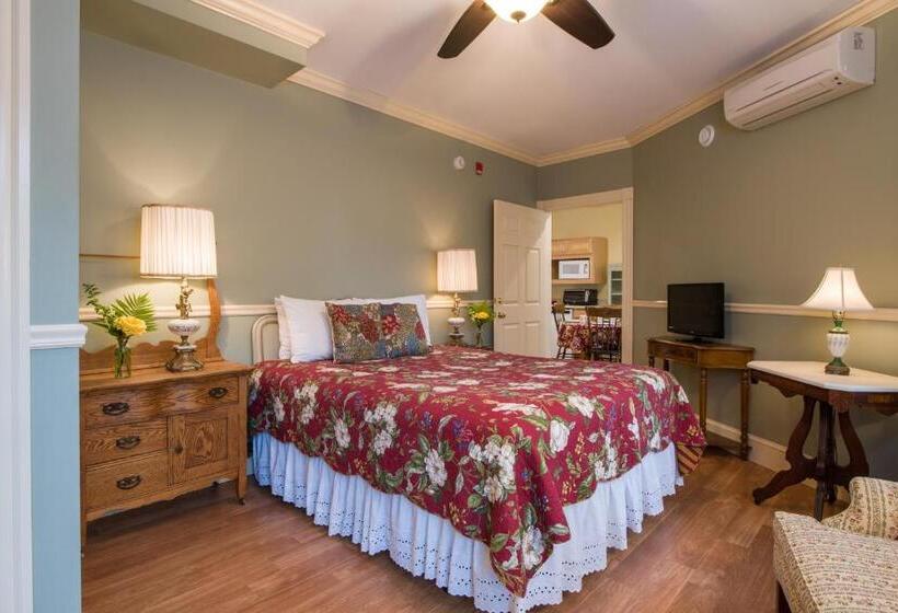 Люкс Повышенной Комфортности, Mira Monte Inn & Suites