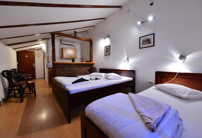 استودیوی استاندارد, Apartments & Accommodation Stojic