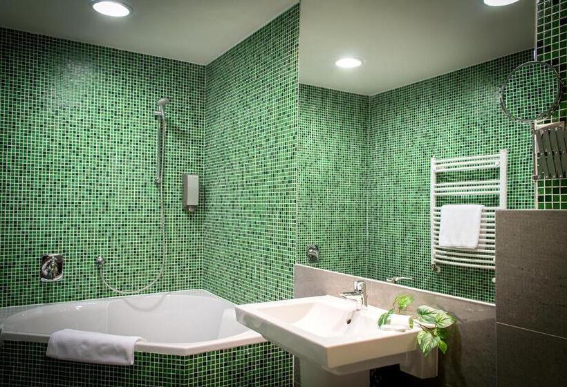 带阳台套房, Bodrogi Kúria Wellness