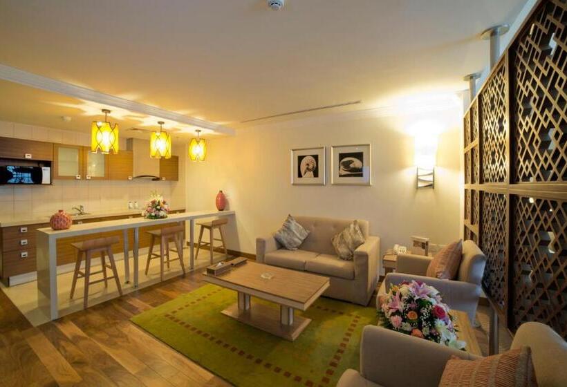 Полулюкс Вид на Море, Golden Tulip Dammam Corniche