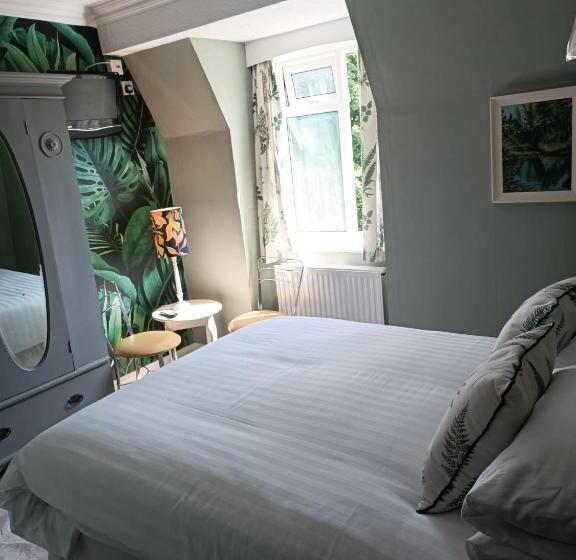 Quarto Basic, The Outlook Scarborough