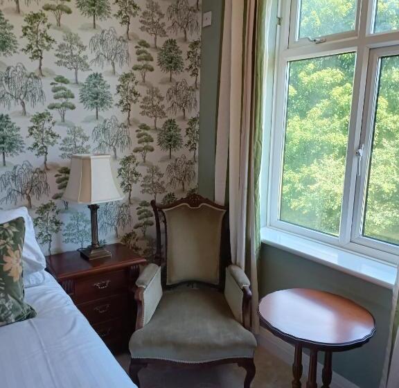 Quarto Estandar, The Outlook Scarborough