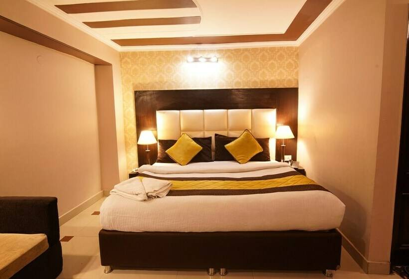 디럭스 룸, Ashirwad Hotel And Spa