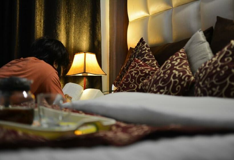 디럭스 룸, Ashirwad Hotel And Spa