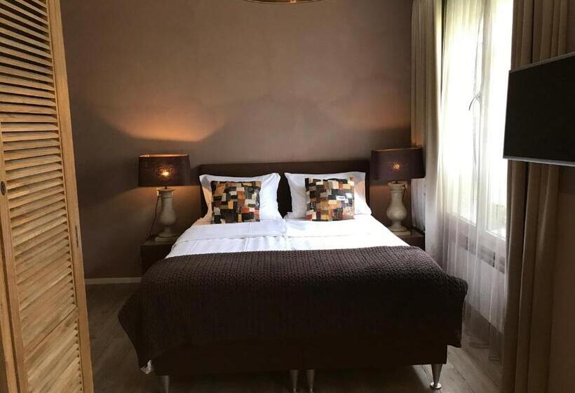 Номер Deluxe, Huis Van Bewaring