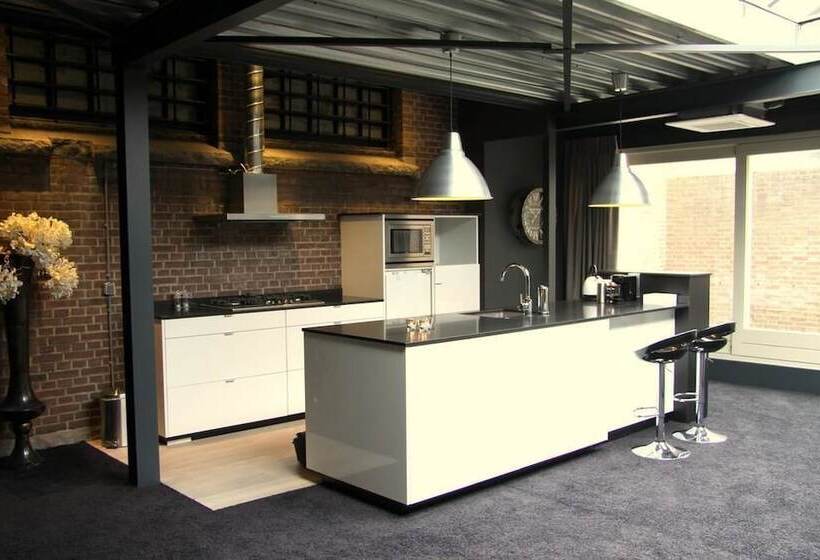 Номер Стандарт, Huis Van Bewaring