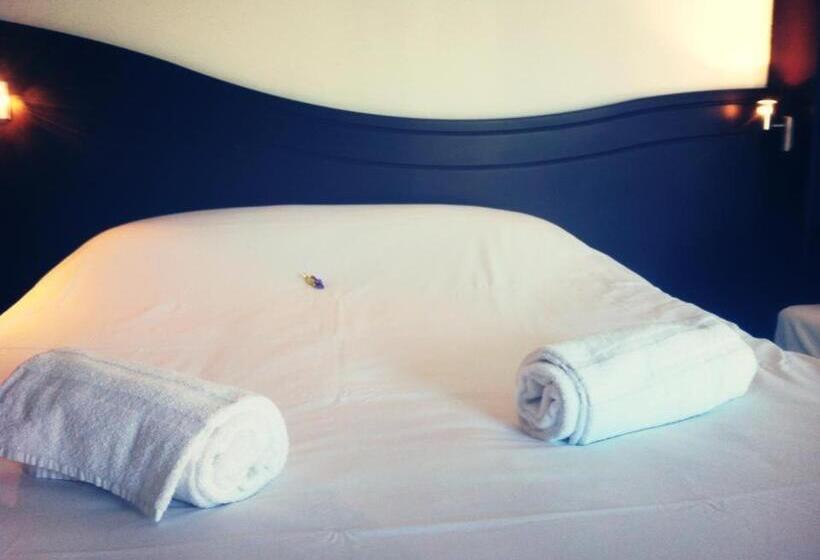 Номер Стандарт, Couett  Hotel Rumilly