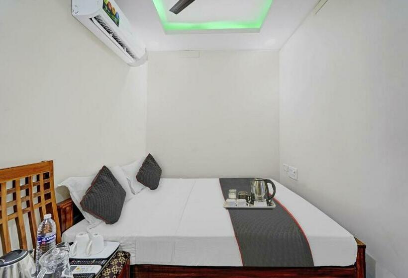 デラックスルーム, Super Townhouse 1096 Hotel Redfox Nungambakkam Near Apollo & Shankar Nethralaya Hospital