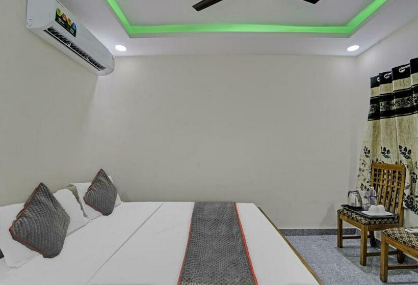 デラックスルーム, Super Townhouse 1096 Hotel Redfox Nungambakkam Near Apollo & Shankar Nethralaya Hospital
