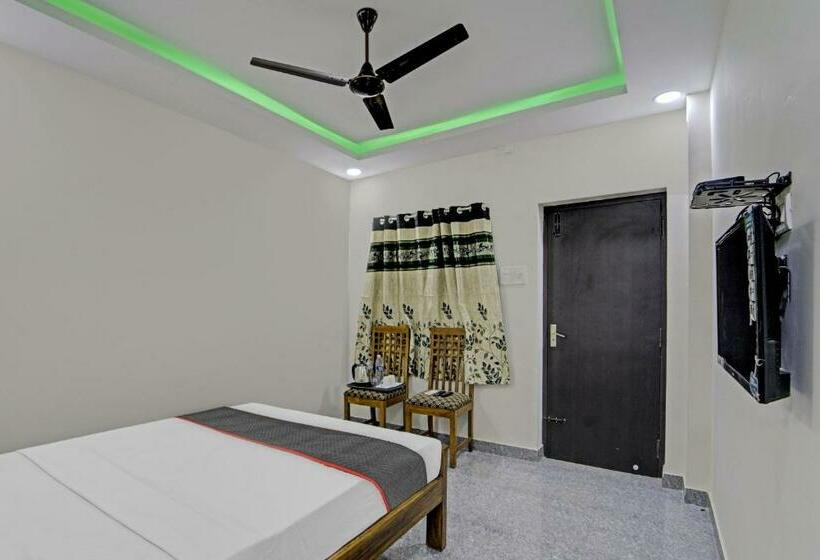 デラックスルーム, Super Townhouse 1096 Hotel Redfox Nungambakkam Near Apollo & Shankar Nethralaya Hospital