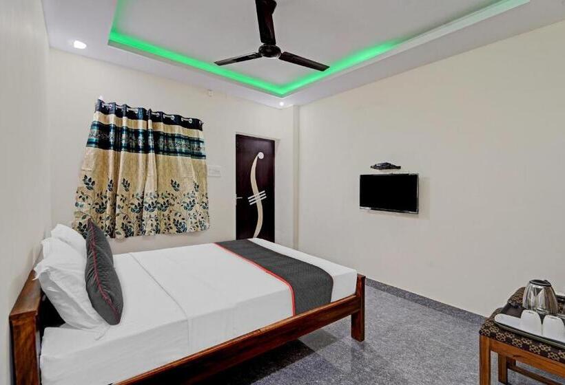 デラックスルーム, Super Townhouse 1096 Hotel Redfox Nungambakkam Near Apollo & Shankar Nethralaya Hospital