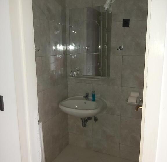 Quarto Estandar Individual com Sacada, Valcsics Villa Panzió