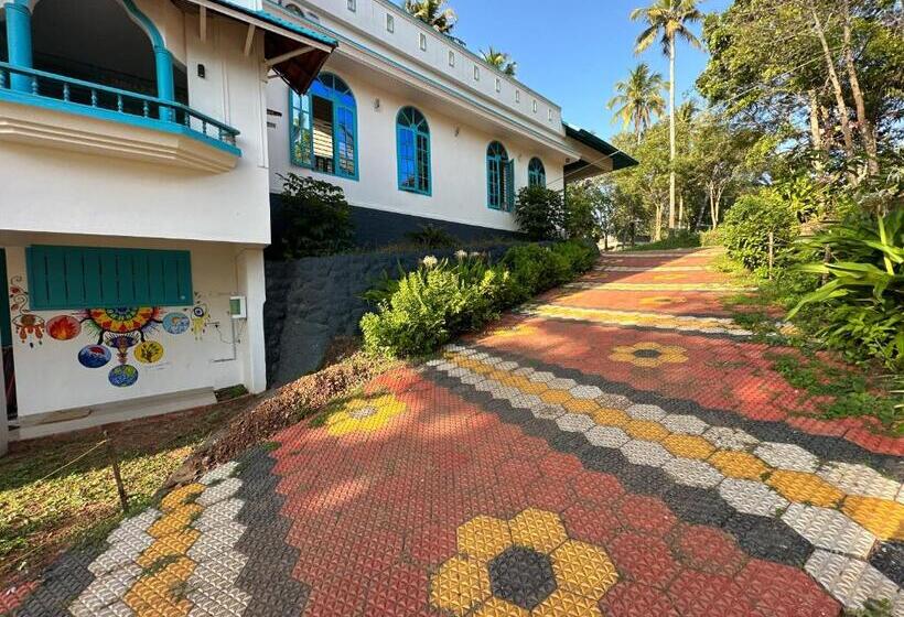 Standard Tent, Soul Hostels, Varkala   Black Beach