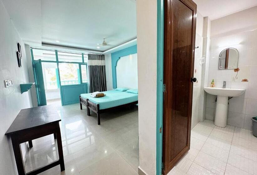 발코니 디럭스 룸, Soul Hostels, Varkala   Black Beach