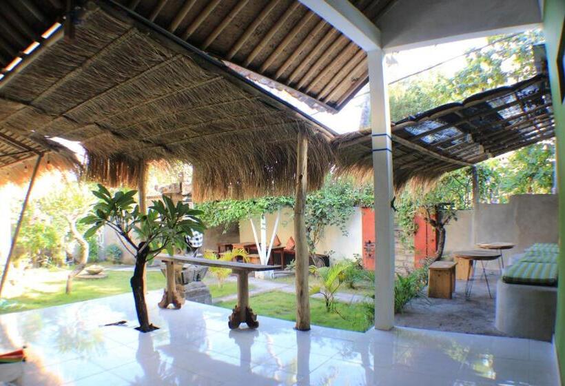 Кровать в Общей Комнате, Black Sand Hostel Amed